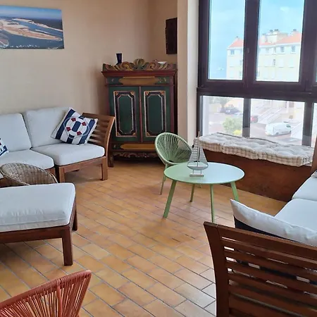 Vaste Avec Vue Sur Le Port De Plaisance Appartamento