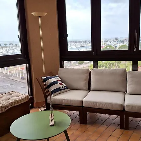 Appartement Vaste Avec Vue Sur Le Port De Plaisance